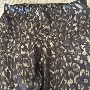Women’s Onzie small medium gold foil black leopard print leggings pants